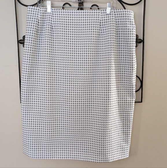 💥Checkered Skirt - Picture 2 of 6